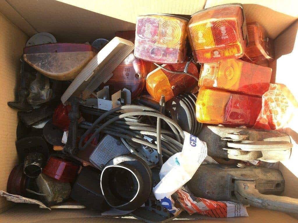 Aanhangeronderdelen: Rubbers, doppen, reflectors, lampen etc, Auto diversen, Ophalen of Verzenden
