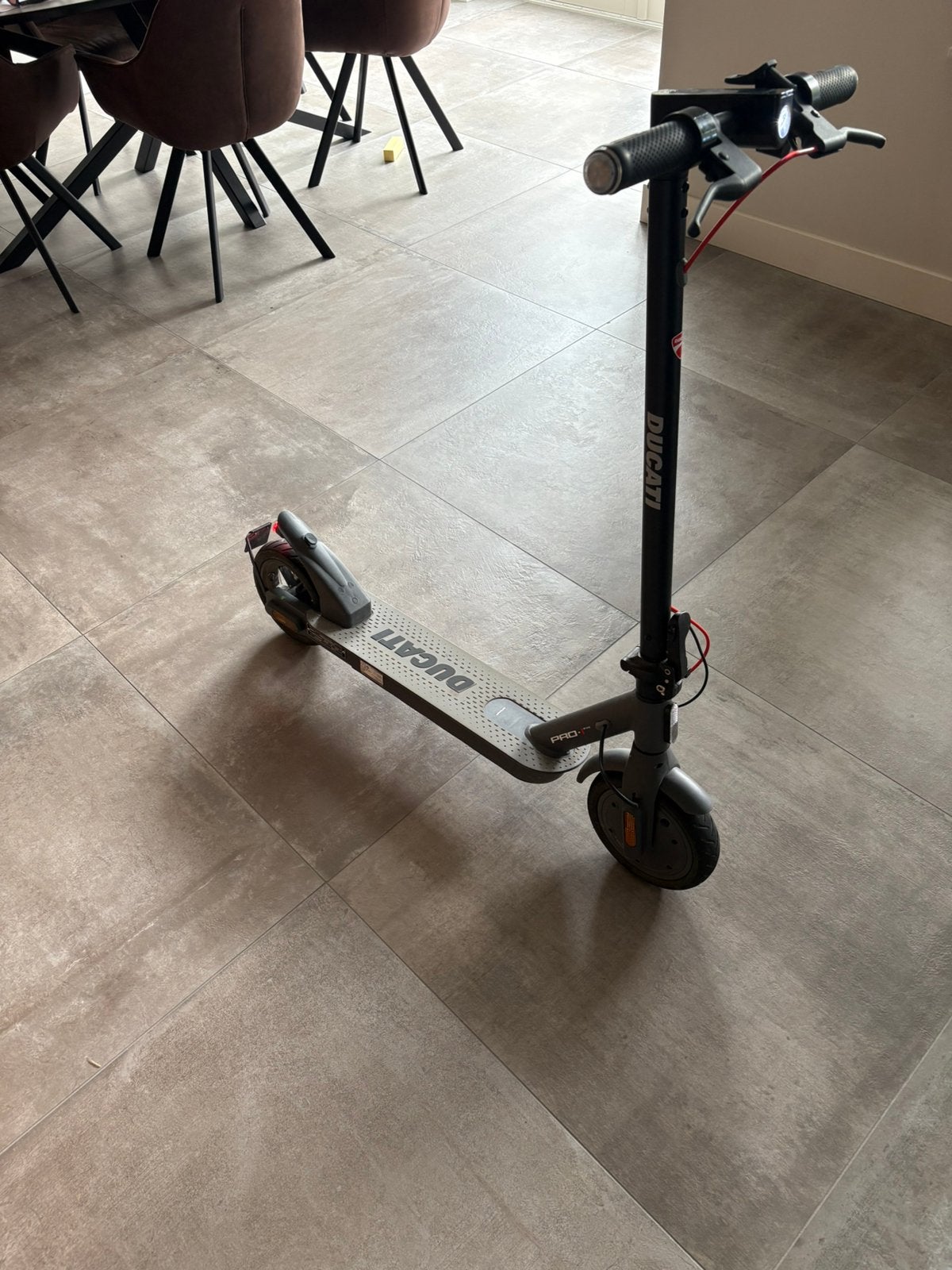 Ducati pro evo, Ophalen of Verzenden, Zo goed als nieuw, Elektrische step (E-scooter)