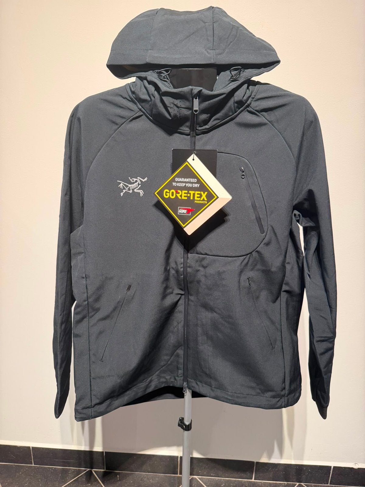 Arc'teryx Gore-Tex Jas - Nieuw met labels, Ophalen of Verzenden, Nieuw, Maat 56/58 (XL), Zwart