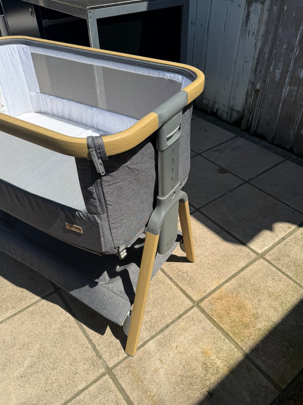 Tutti Bambini CoZee Bedside Crib – Zo goed als nieuw, Ophalen, Zo goed als nieuw, Ledikant