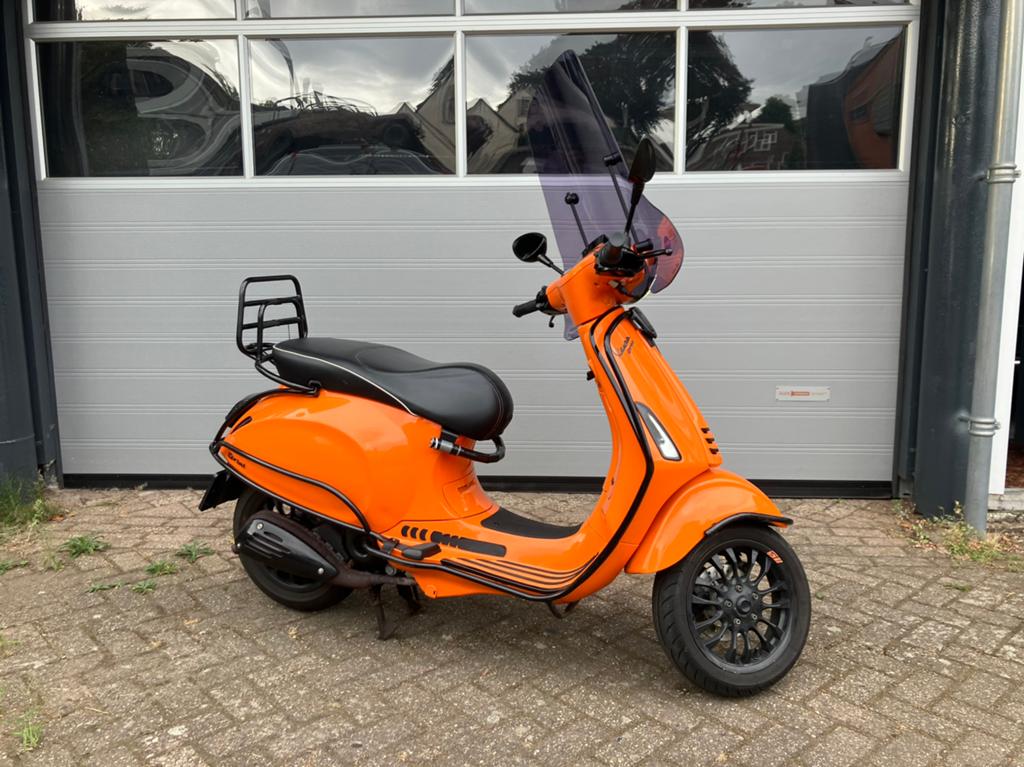 Vespa Sprint in nieuw staat, Ophalen, Zo goed als nieuw