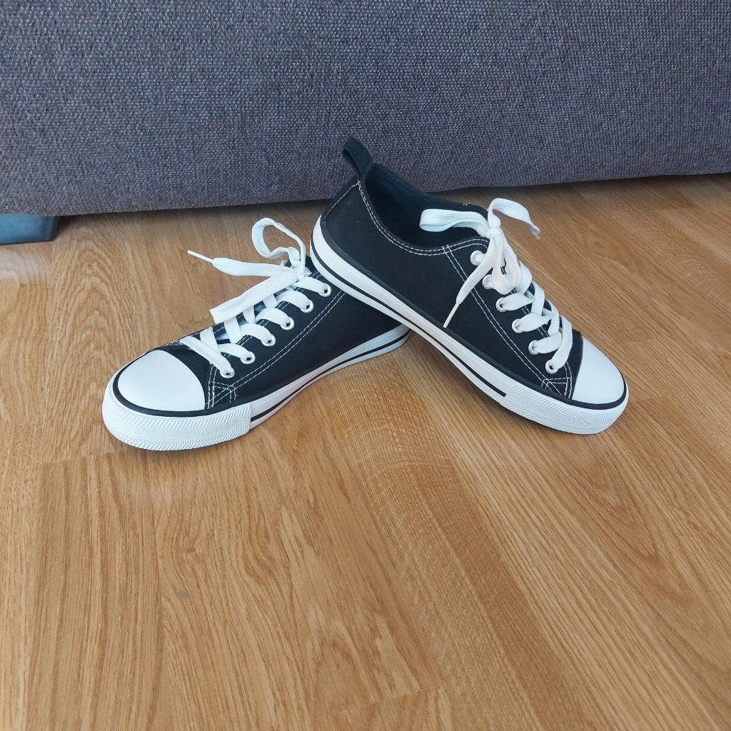 Nieuwe Zwarte Lage Canvas Sneakers – Primark – Maat 38, Ophalen of Verzenden, Nieuw, Zwart, Sneakers of Gympen