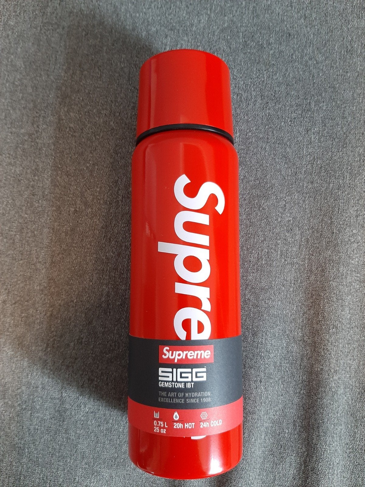 Supreme SIGG Gemstone IBT 0.75L Thermosfles Rood, Overige typen, Nieuw, Ophalen of Verzenden, Metaal