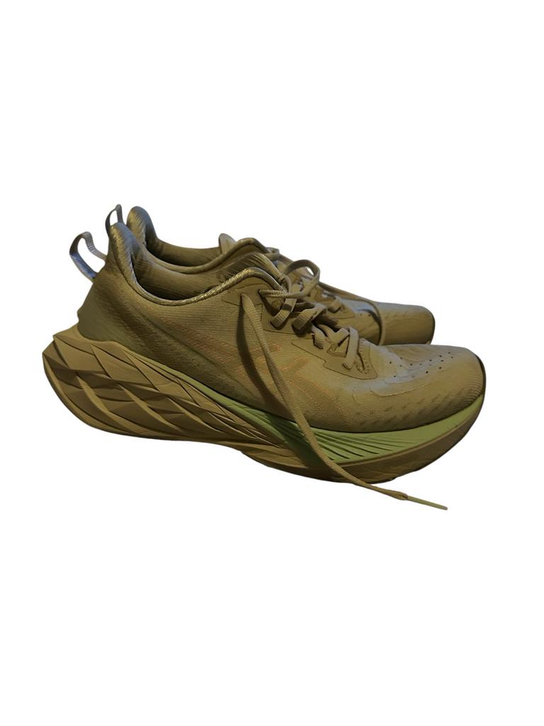 Asics Novablast Hardloopschoenen Maat 38, Sport en Fitness, Loopsport en Atletiek, Hardloopschoenen, Ophalen of Verzenden, Zo goed als nieuw