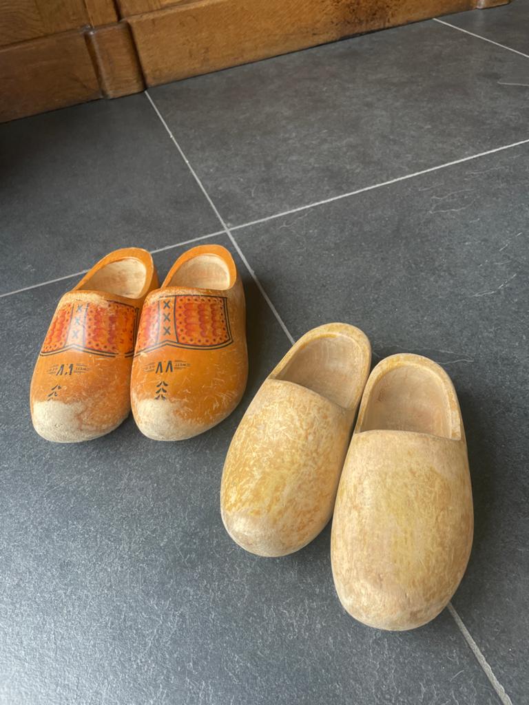Twee paar gebruikte klompjes, Antiek en Kunst, Ophalen
