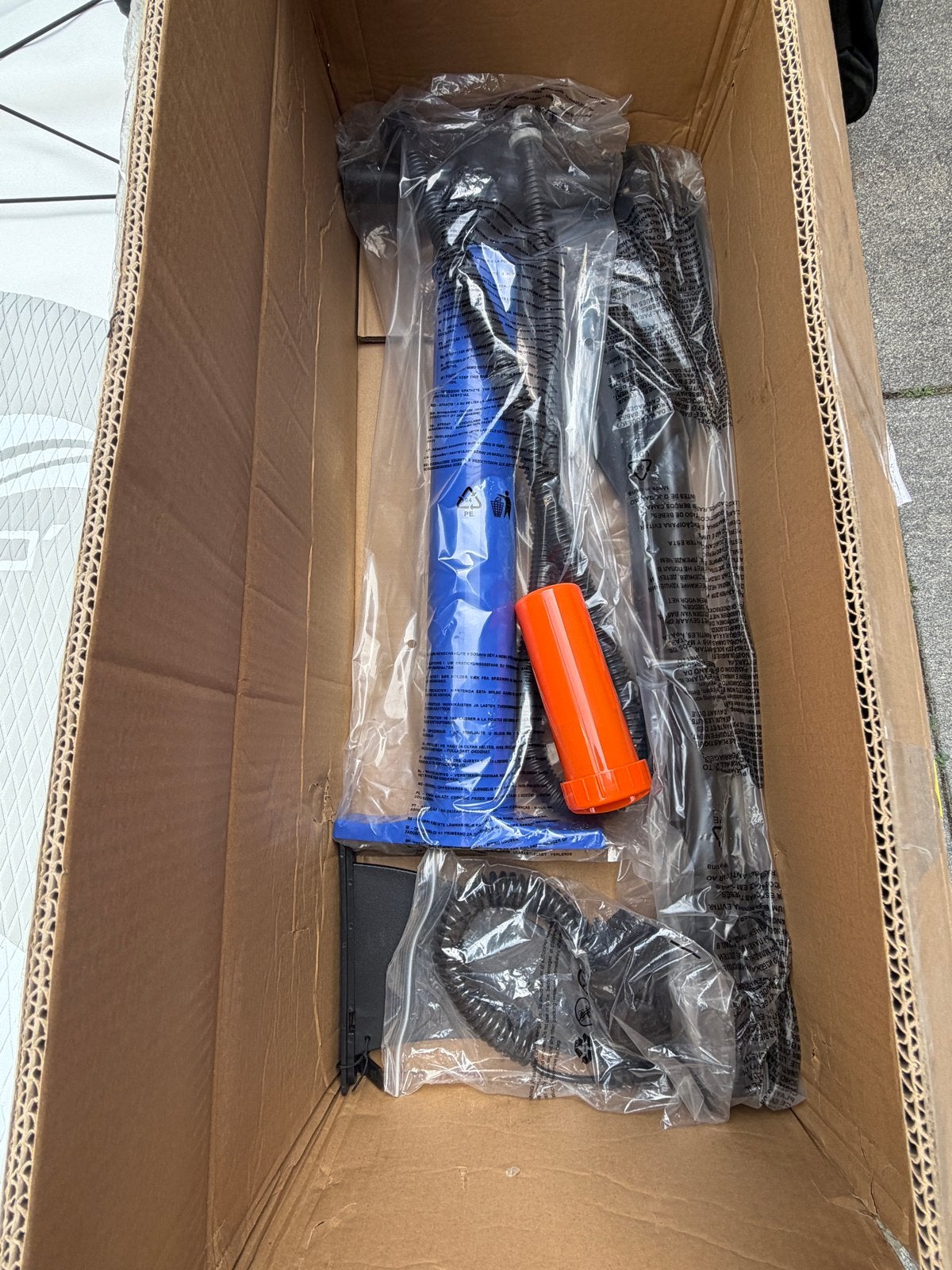 Foto 4 van Nieuw Landgear SUP-board 305x76x15cm met accessoires