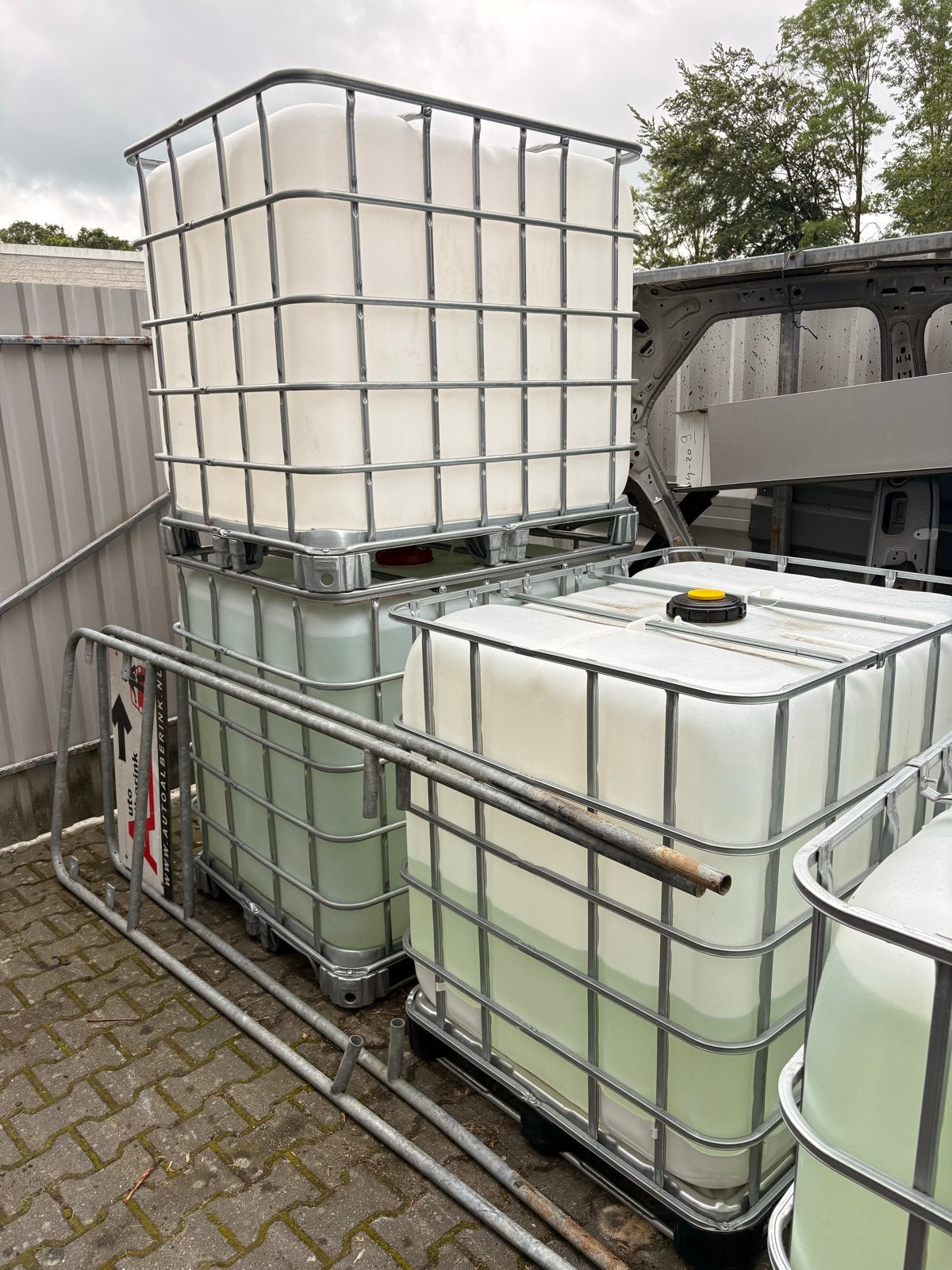 IBC Vaten 1000 liter, Tuin en Terras, Regentonnen, 150 liter of meer, Ophalen, Zo goed als nieuw