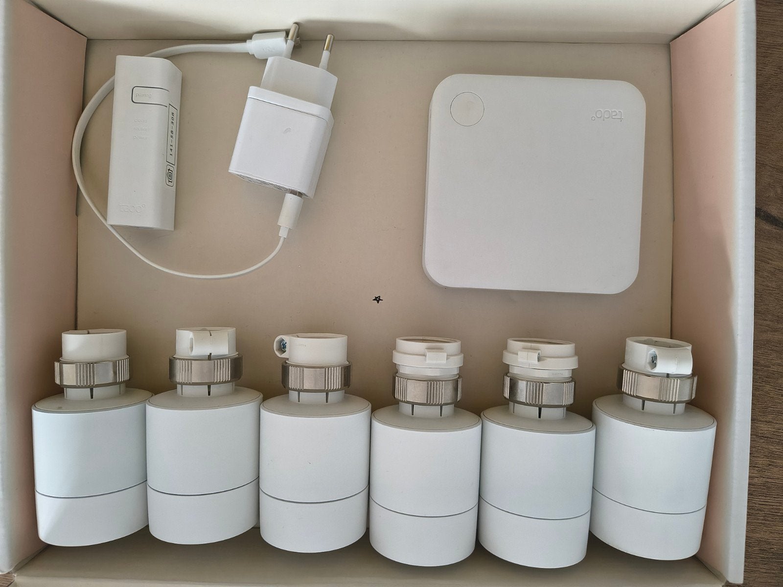 Tado Slimme Thermostaatknoppen V3+ met Bridge, Ophalen, Zo goed als nieuw, Thermostaat