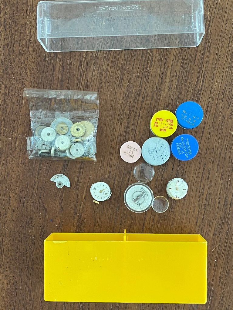 Horloge onderdelen, doosjes, Pushpins, Kronen - Antiek, Overige merken, Overige materialen, Zakhorloge, Ophalen of Verzenden