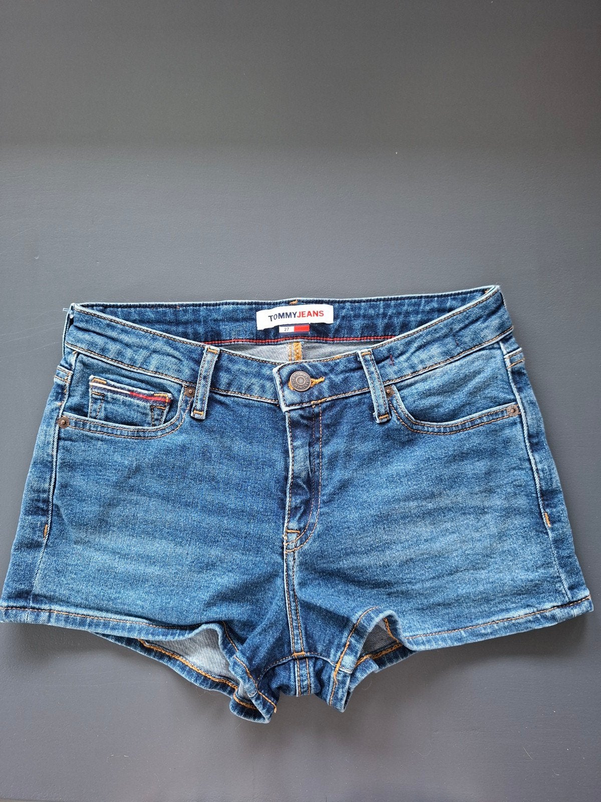 Tommy Jeans Nora Mid Rise Skinny Short, Kleding | Dames, Broeken en Pantalons, Kort, Blauw, Ophalen of Verzenden, Zo goed als nieuw