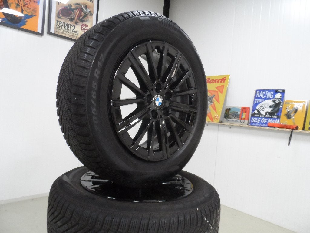 BMW X1 / X2 17 inch zwart origineel winterbanden set als nw, Auto-onderdelen, Gebruikt, Duitsland, Banden en Velgen, 17 inch