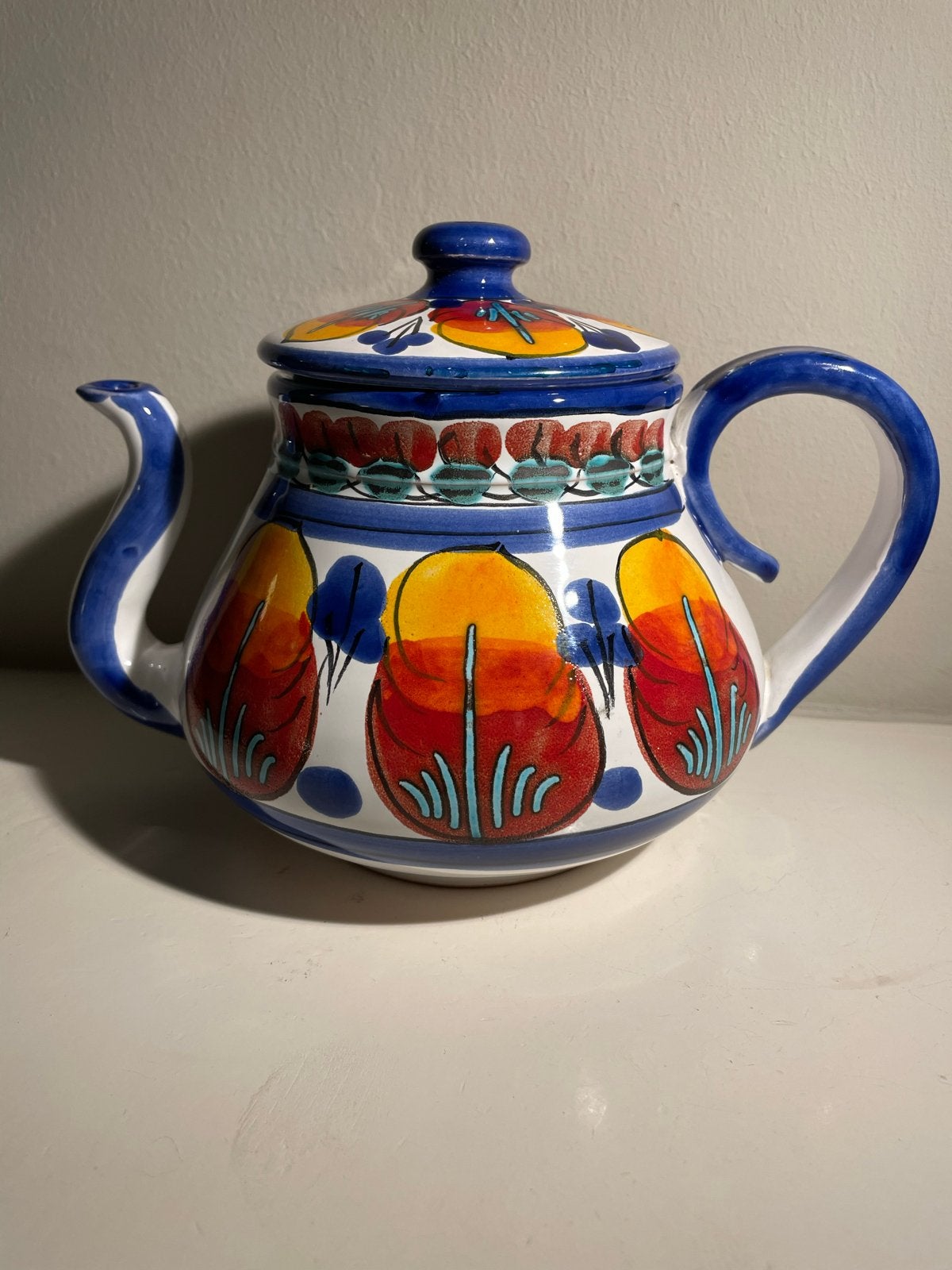 Kleurrijke handgeschilderde theepot - Italiaans aardewerk, Antiek en Kunst, Ophalen of Verzenden