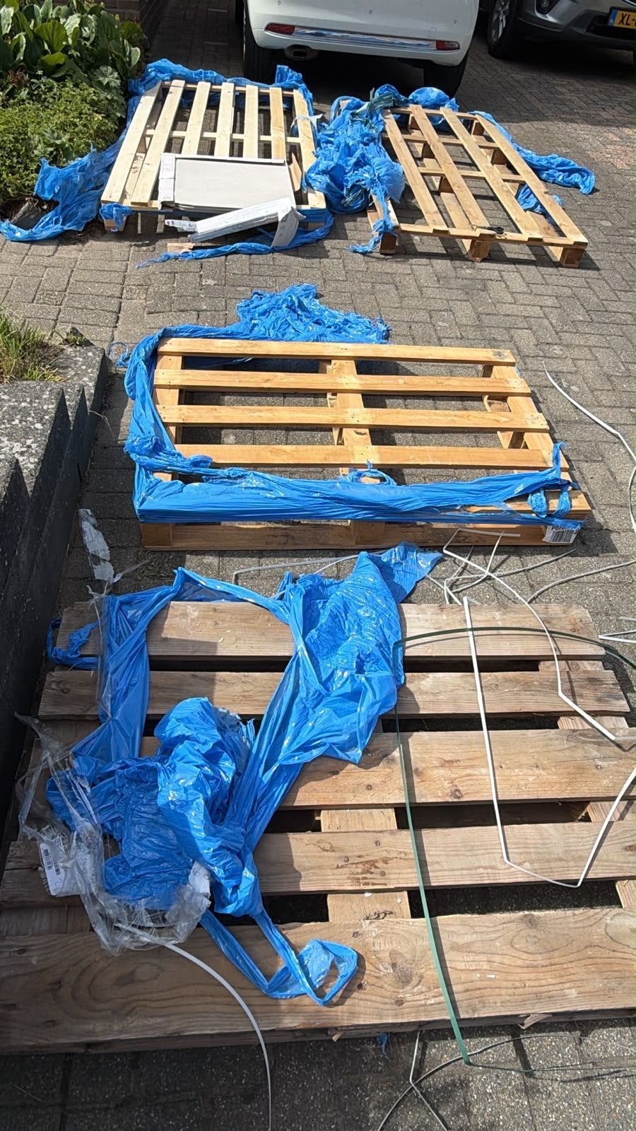 Gratis stookhout: 3 wegwerppallets en 1 europallet, Doe-het-zelf en Verbouw, Hout en Planken, Ophalen of Verzenden, Gebruikt, Pallet