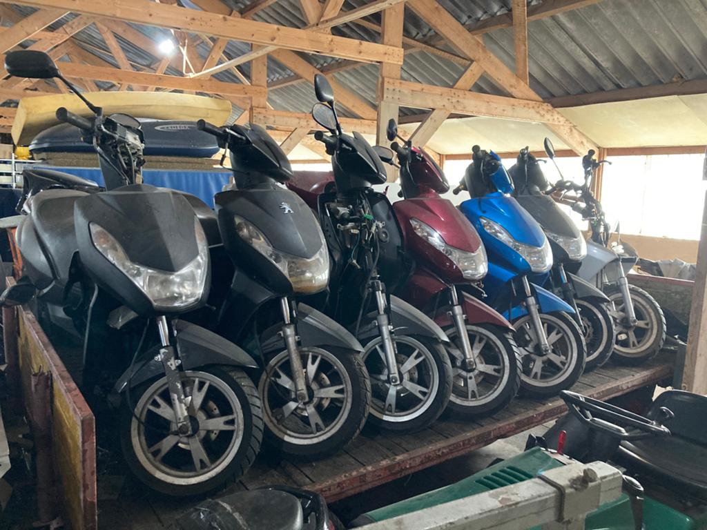 10 scooters peugeot/ kisbee in 1 koop, Ophalen, Gebruikt, Benzine, Overige modellen