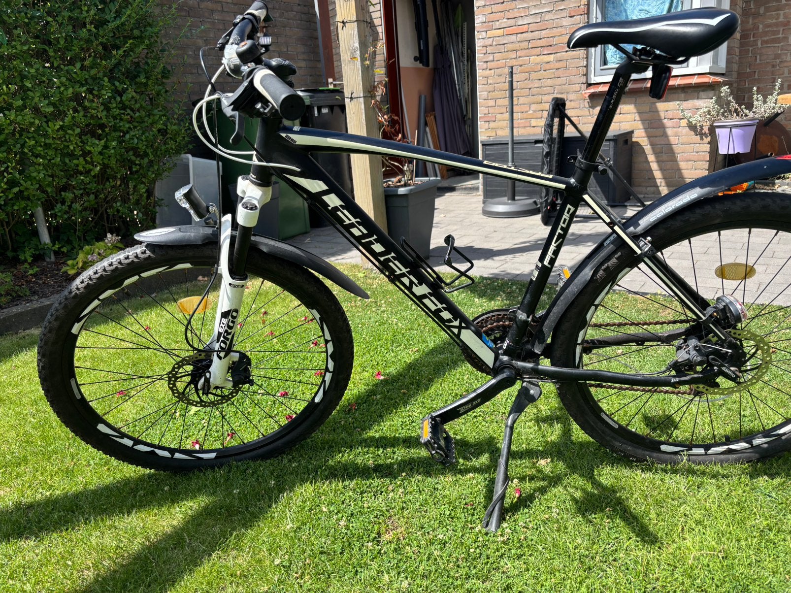 Leader Fox, Zwart/Wit framemaat 18 inch ofwel 46-49 cm, Fietsen en Brommers, Fietsen | Mountainbikes en ATB, 45 tot 49 cm, Zo goed als nieuw