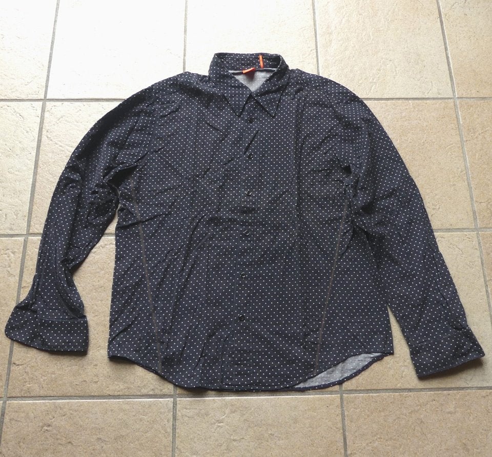 Hugo Boss overhemd antraciet witte stipjes babyrib maat XL, Kleding | Heren, Overhemden, BOSS, Zwart, Ophalen of Verzenden, Gedragen
