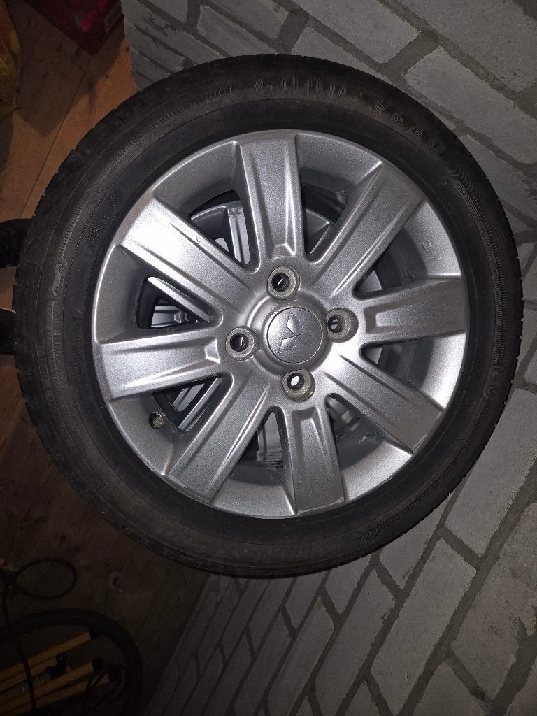 Set all-weather banden - lichtmetalen velgen Mitsubishi Colt, Ophalen, Gebruikt, 15 inch, Banden en Velgen