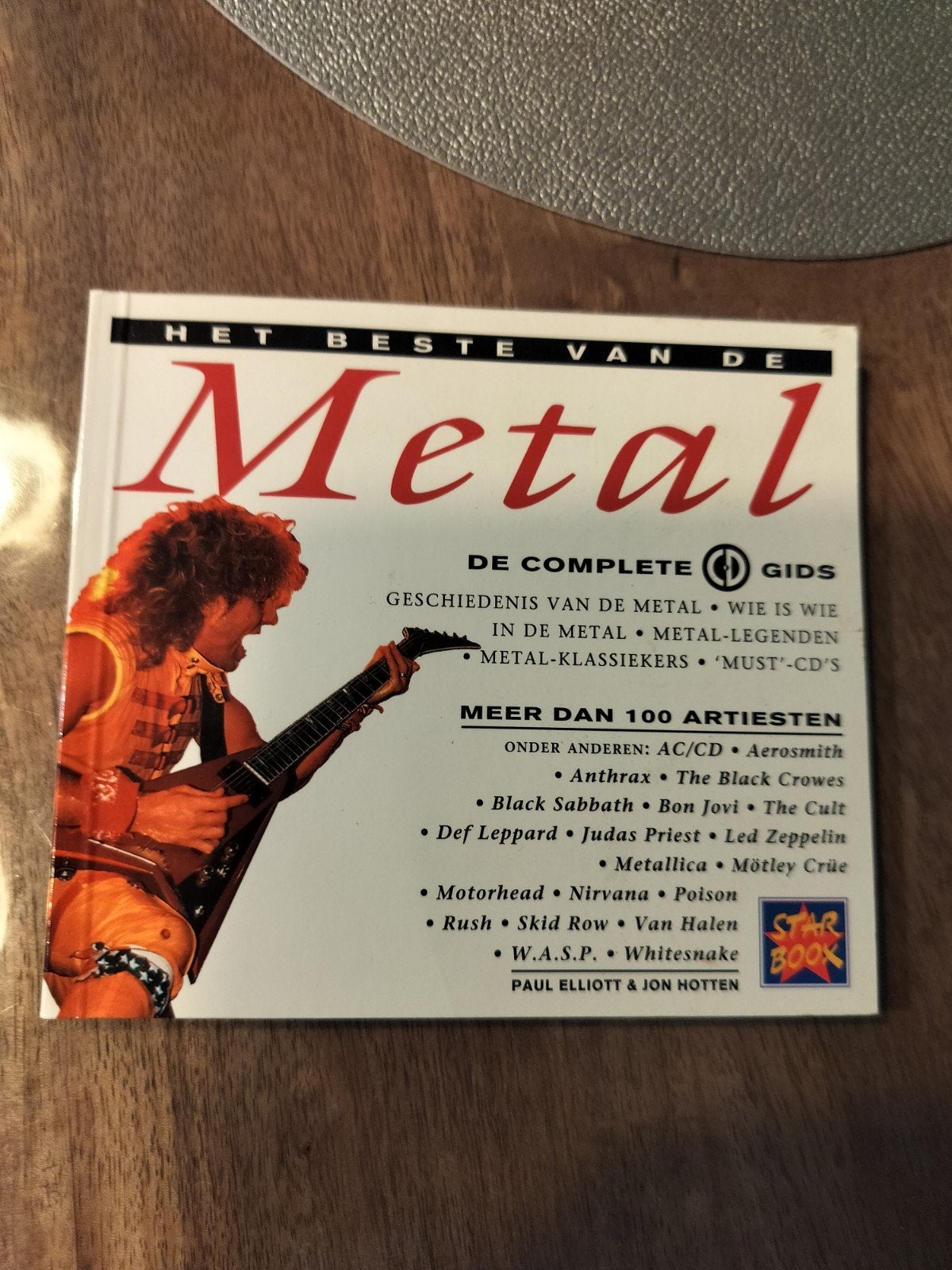 P. Elliott - Het beste van de Metal, Boeken, Gelezen, P. Elliott, Ophalen of Verzenden, Media