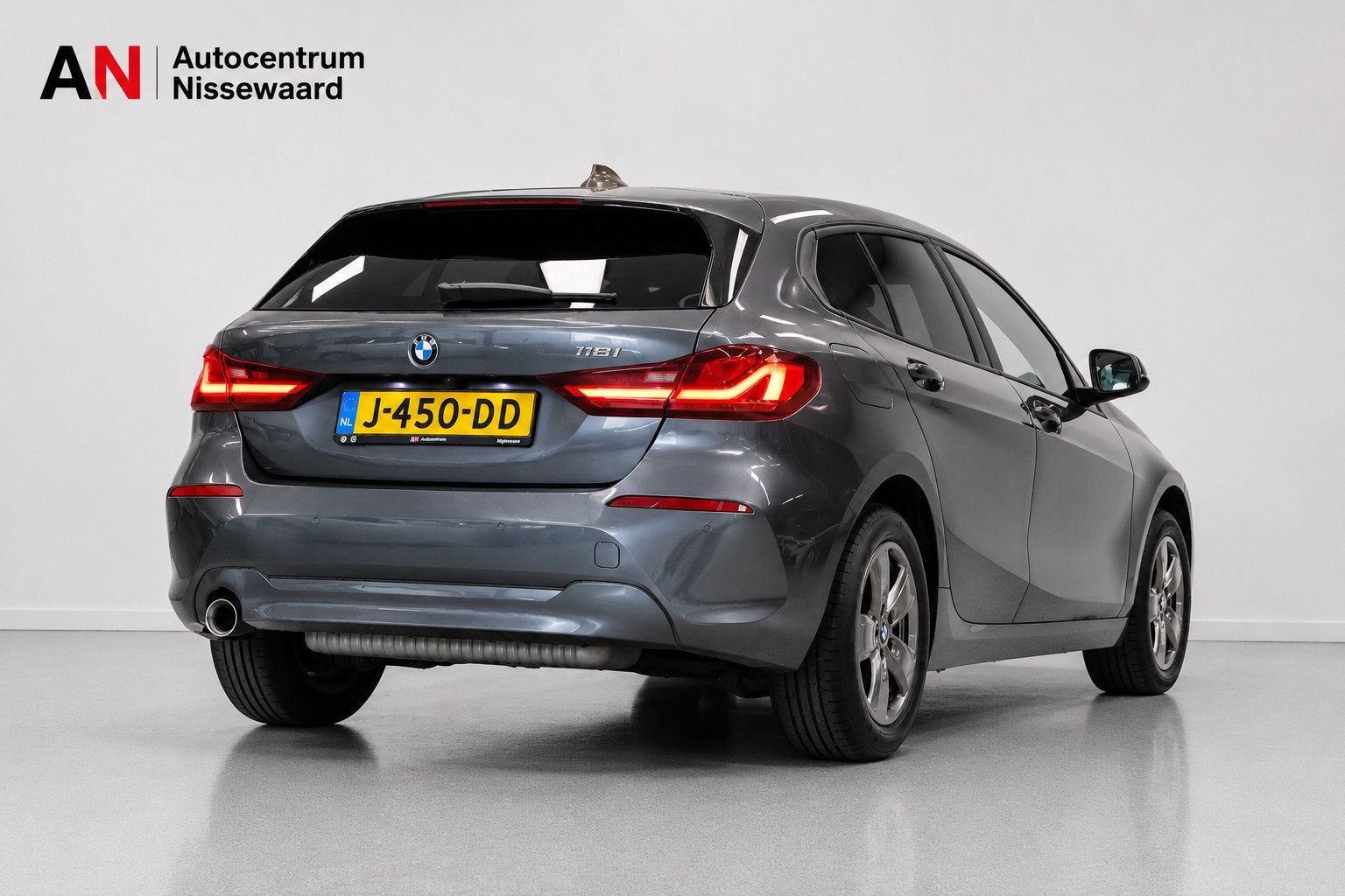 BMW 1-serie 118i High Executive| Camera|Stoelverwarming|, Gebruikt, Bedrijf, 3 cilinders, 695 kg