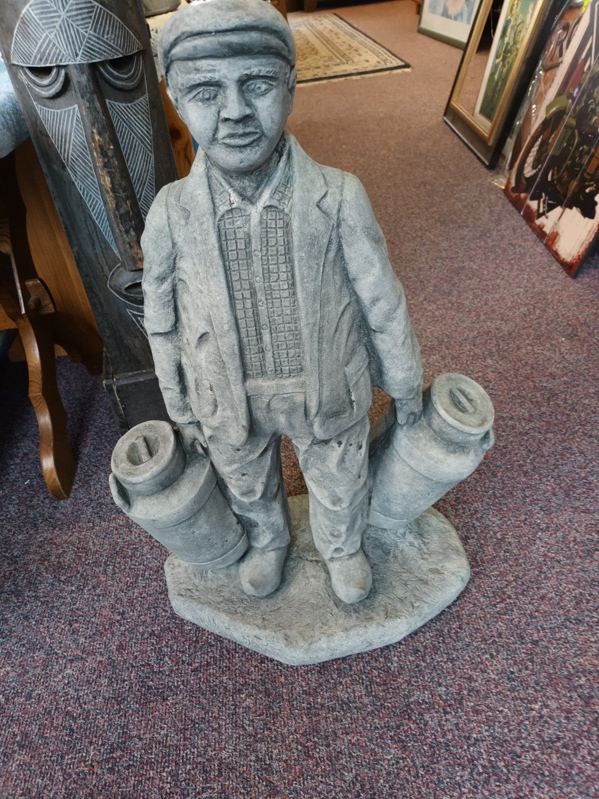 betonnen tuinbeeld boer met melkbussen, Ophalen, Nieuw