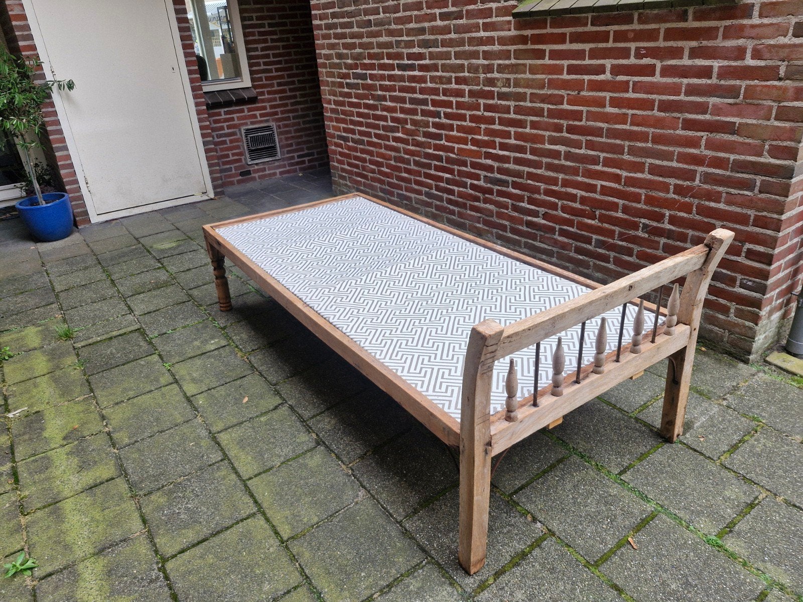 Indiaas daybed, Ophalen