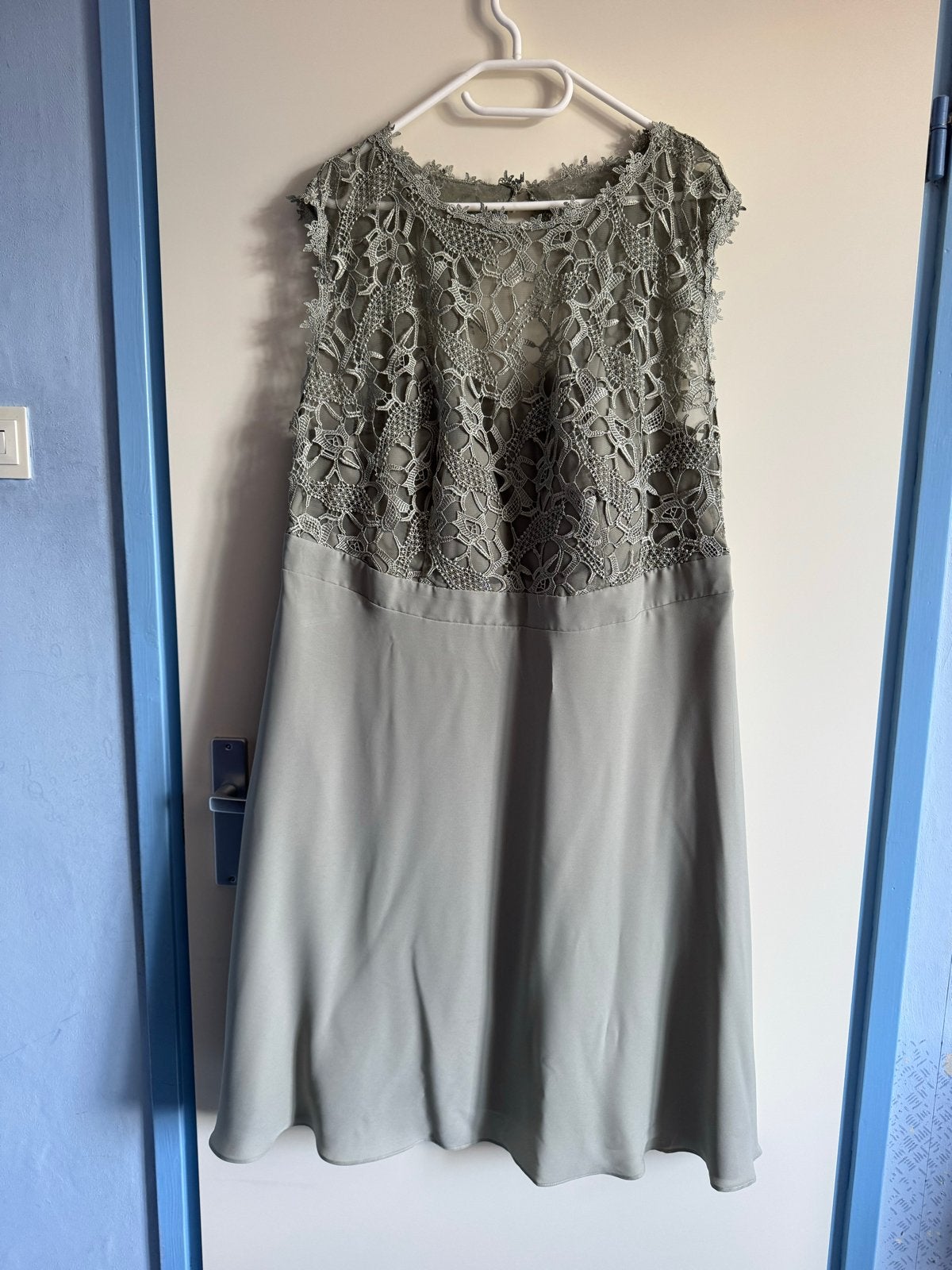 Te koop: jurk met kanten bovenkant, Ophalen of Verzenden, Zo goed als nieuw, Groen, Jurk