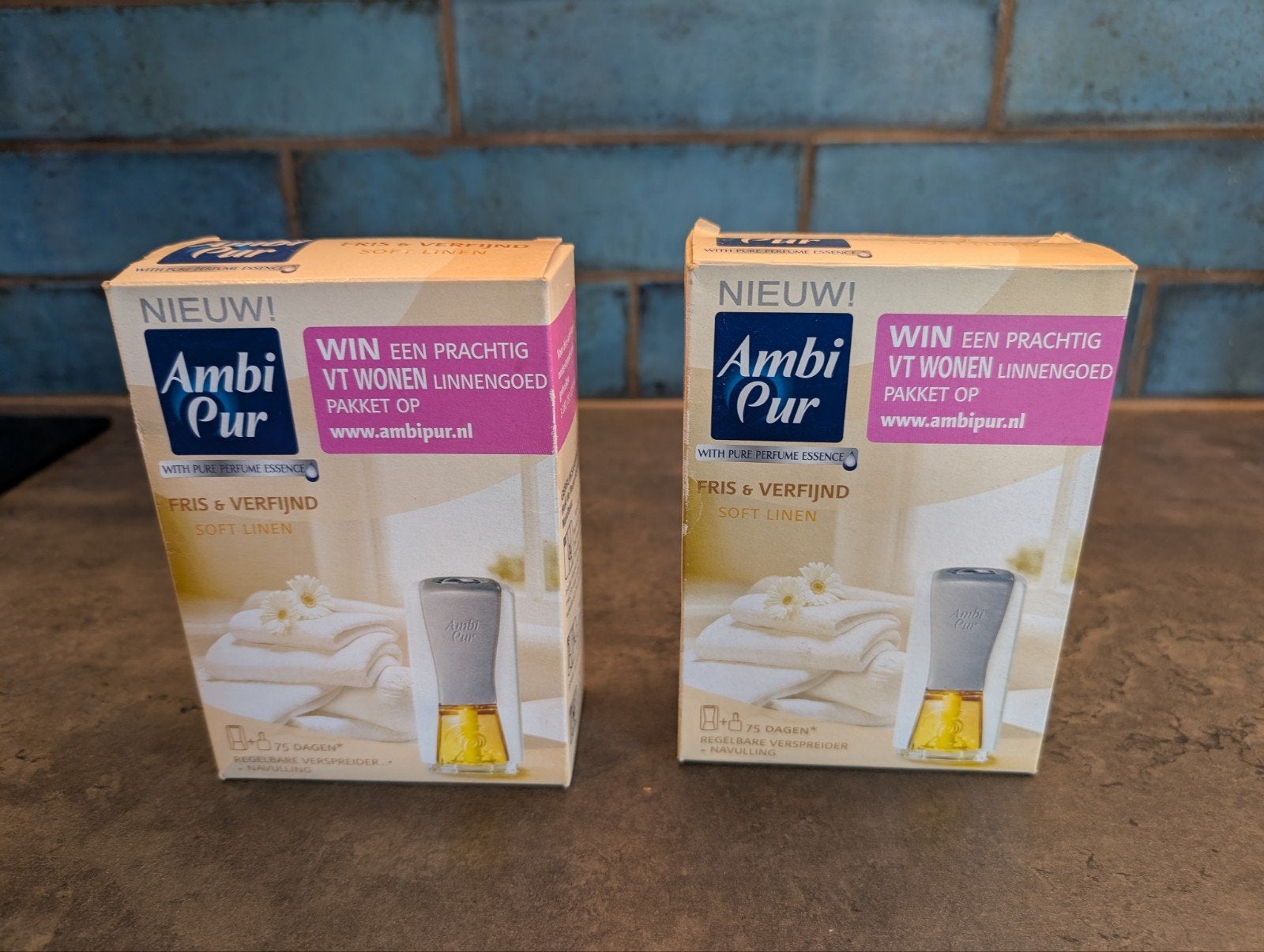 2x Ambi Pur Luchtverfrisser Soft Linen houder + navulling, Ophalen of Verzenden, Nieuw