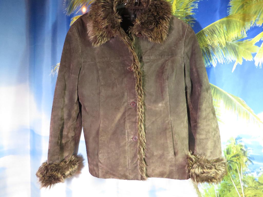 bruine suede tussen jas faux für mt 42 Arma Women, Kleding | Dames, Jassen | Winter, Bruin, Arma, Maat 42/44 (L), Ophalen of Verzenden
