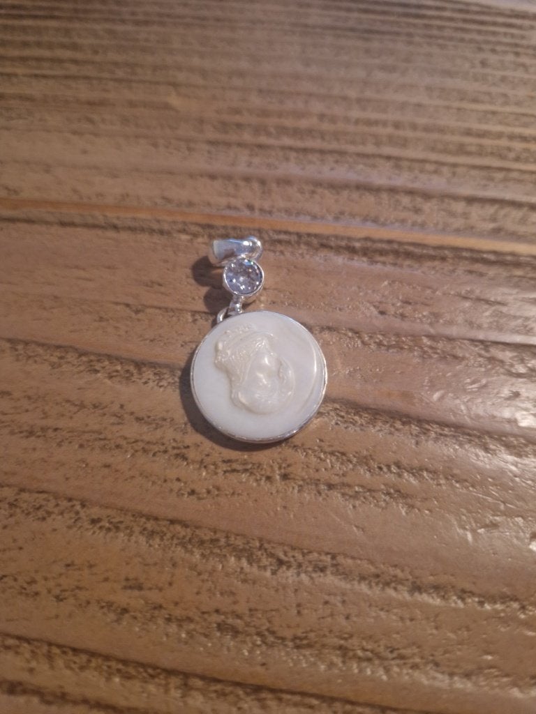 Antieke, zilveren Camee hanger van parelmoer, Sieraden, Tassen en Uiterlijk, Ophalen of Verzenden, Zilver, Hanger, Met edelsteen