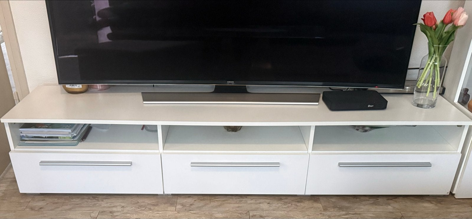 Witte TV-meubel en vitrinekast set, Ophalen, Gebruikt, 200 cm of meer, Met lade(s)
