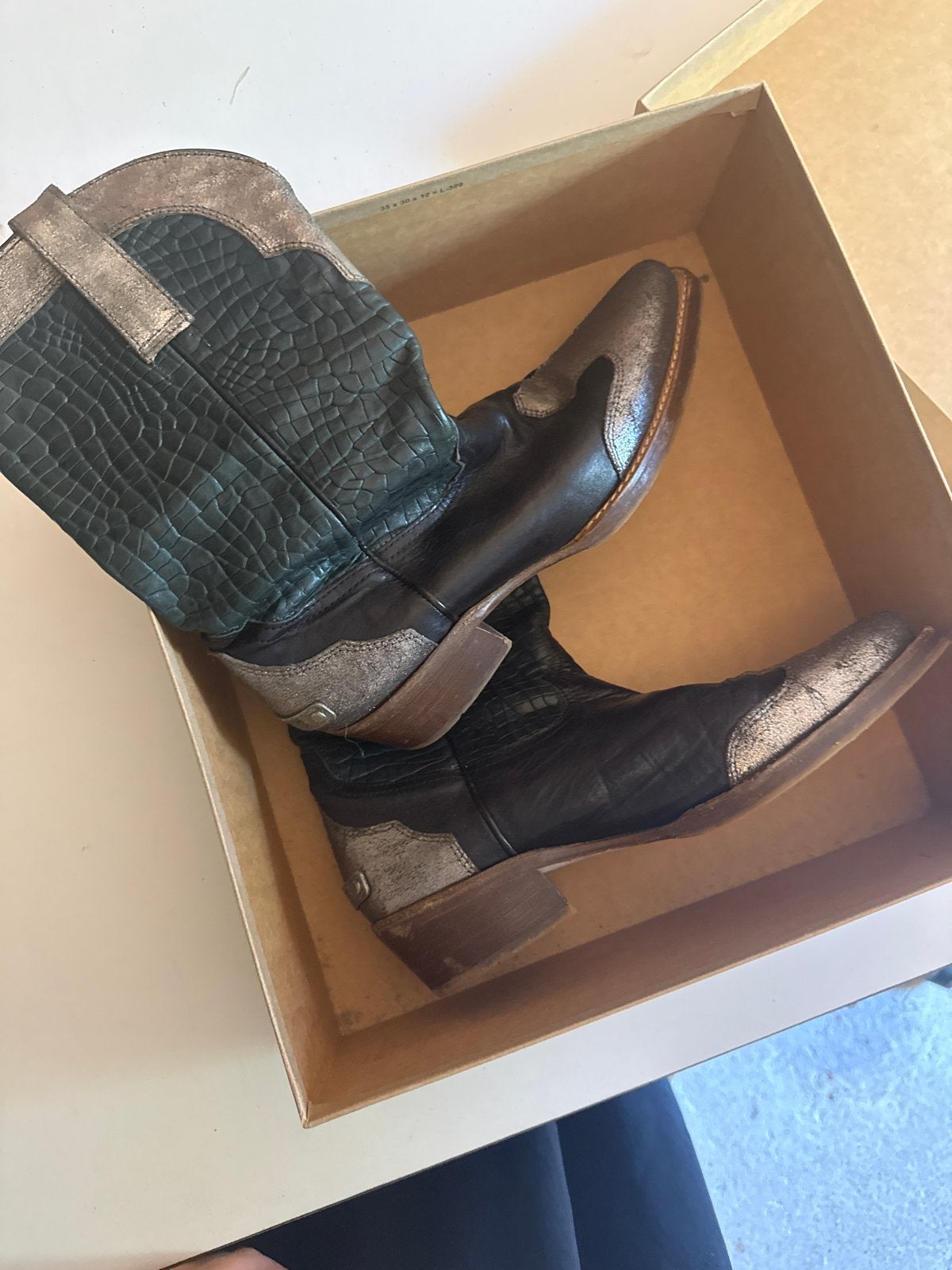 Zwarte cowboylaarzen met zilveren details - Maat 40, Ophalen of Verzenden, Zo goed als nieuw, Zwart, Lage of Enkellaarzen