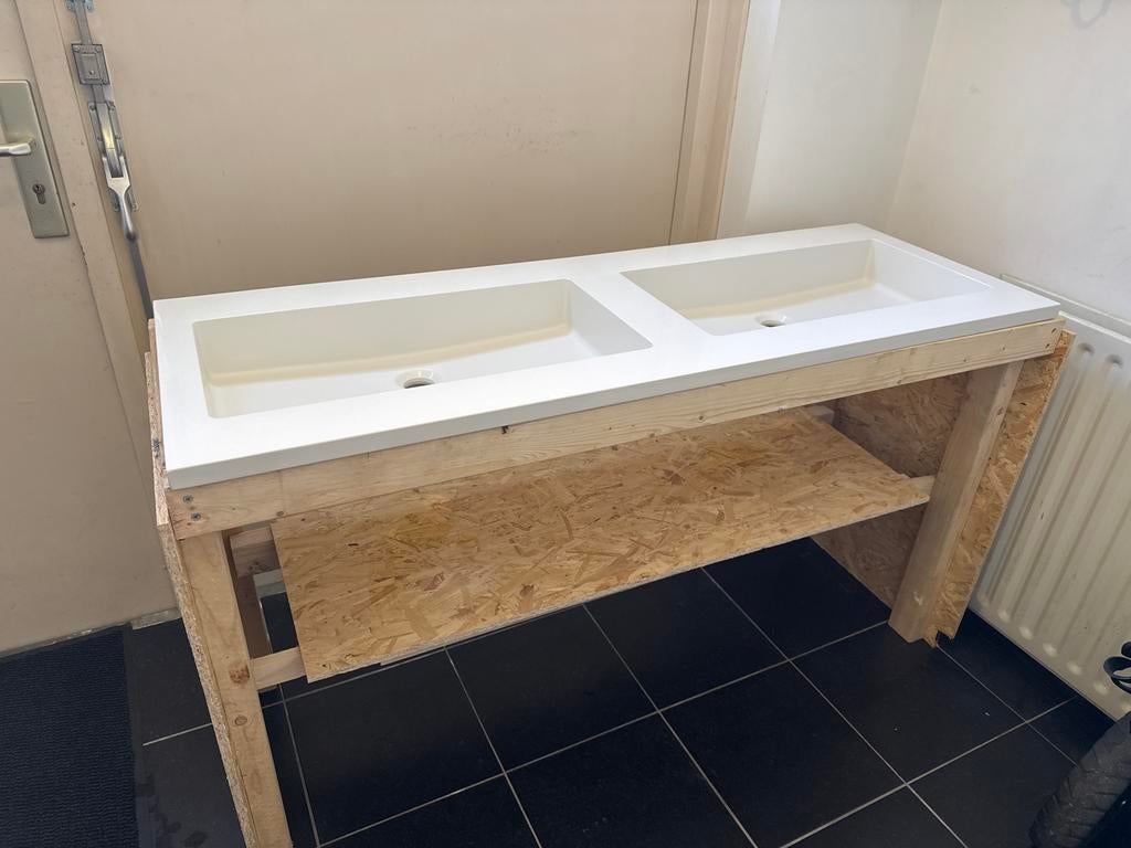 Dubbele wasbak met houten onderstel, Huis en Inrichting, Badkamer | Badkamermeubels, Ophalen, 100 tot 150 cm, Nieuw, Wasbak of Wastafel