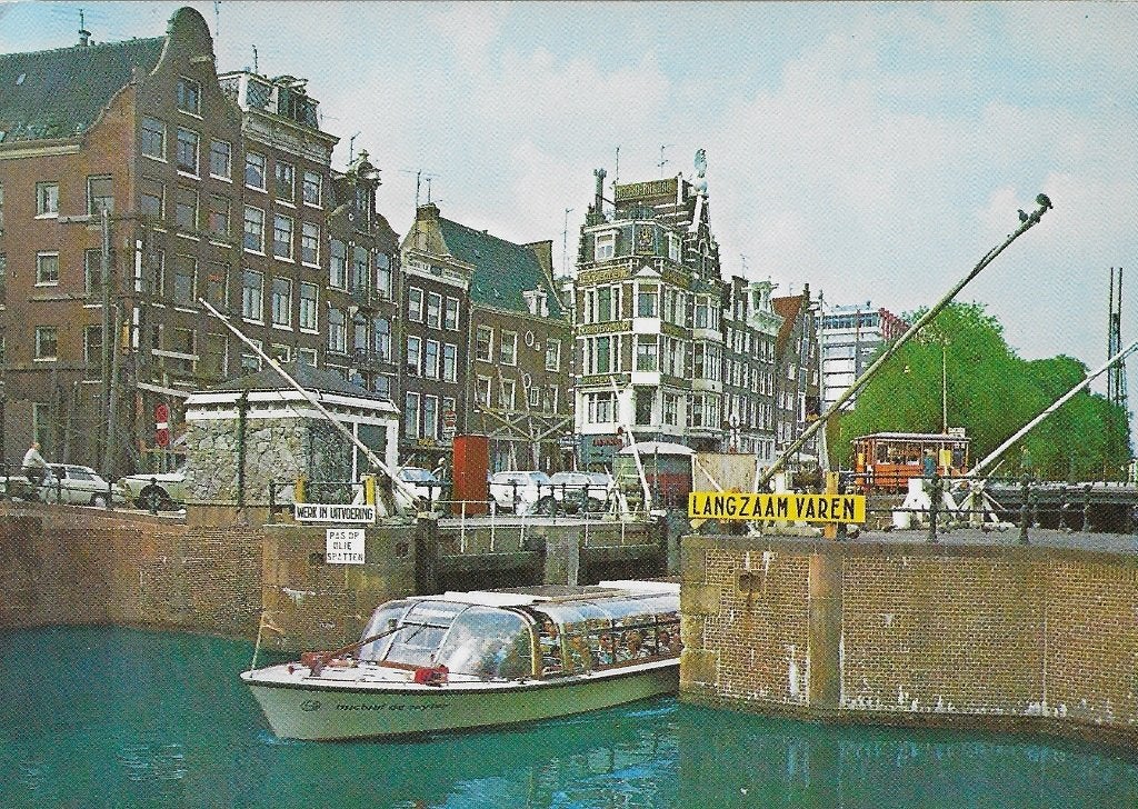 Kr242 gelopen ansichtkaart haarlemmersluizen Amsterdam, Ophalen of Verzenden, 1980 tot heden, Gelopen, Noord-Holland