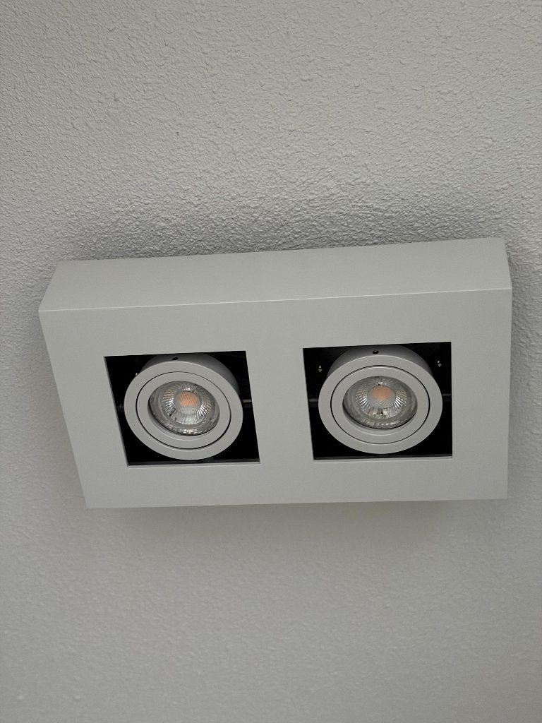 Moderne witte opbouwspot Akira – 2 x GU10, GU10, 25 cm, Ophalen of Verzenden, Zo goed als nieuw