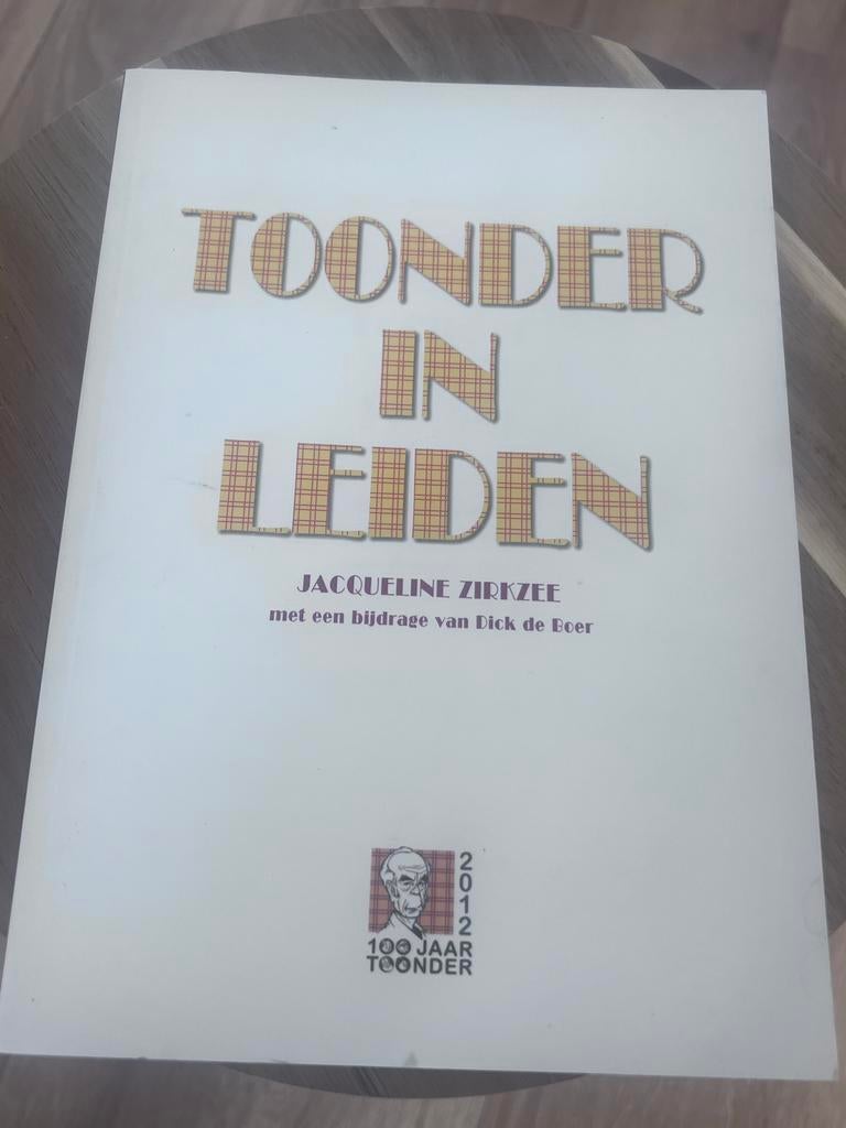 Toonder in Leiden - Jacqueline Zirkzee (2012) BOMMEL, Eén stripboek, Ophalen of Verzenden, Zo goed als nieuw