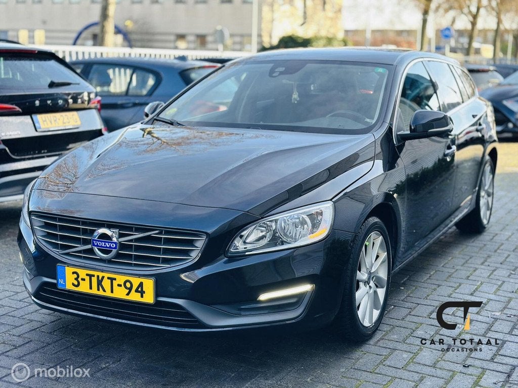 Volvo V60 2.0 D4 Momentum|TREKHAAK|NAP|AIRCO|NAVI, Auto's, Volvo, Voorwielaandrijving, Euro 6, 4 cilinders, Zwart