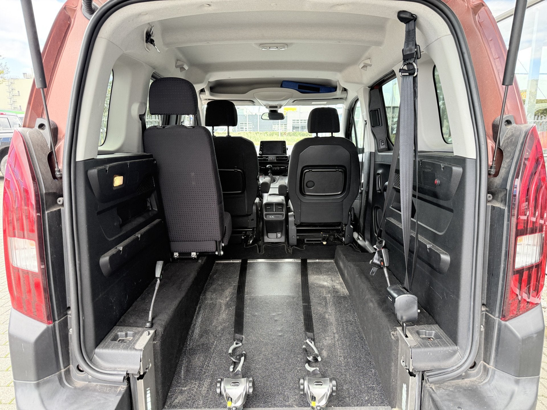 Peugeot Rifter 3+1 Rolstoelauto 1.2 Puretech Allure (Mooie r, Voorwielaandrijving, Stof, Gebruikt, 3 cilinders
