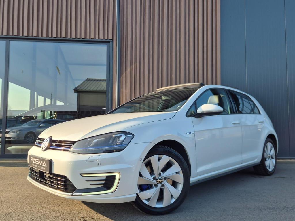 Volkswagen Golf 1.4 TSI GTE 204pk | Pano | Leder | Camera |, Auto's, Volkswagen, Stof, Gebruikt, 4 cilinders, Wit