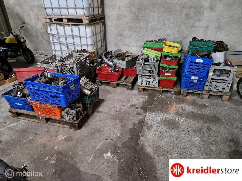 Grote partij oldtimer bromfiets onderdelen 5 pallets vol, Fietsen en Brommers, Brommeronderdelen | Oldtimers, Ophalen, Gebruikt