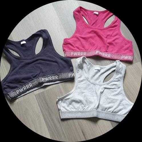 3x hempje /topje/ meisjesbralette _Power girl, mt 134-140, Kinderen en Baby's, Kinderkleding | Maat 134, Ophalen of Verzenden