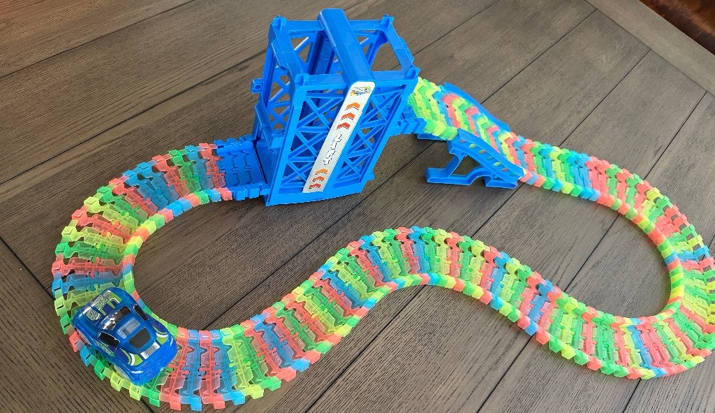 glow-in-the-dark racebaan Magic Tracks, Racebaan, Zelf te bouwen, Zo goed als nieuw, Elektrisch