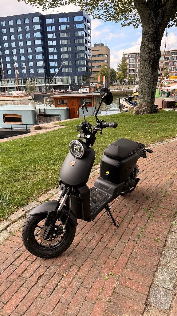 La Souris E-ID K1 Elektrische Scooter + 2 Helmen + ART4 Slot, Elektrisch, Zo goed als nieuw, Ophalen, Overige merken