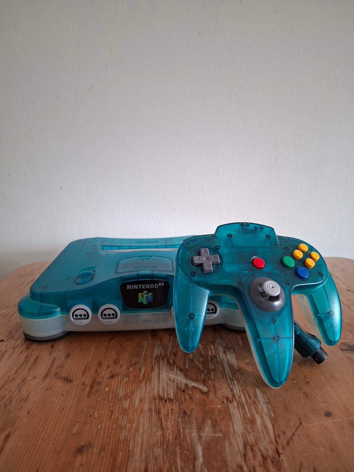 Nintendo 64 funtastic spelcomputer ice blue ~ clear blue, Spelcomputers en Games, Ophalen of Verzenden, Zo goed als nieuw, Met 1 controller