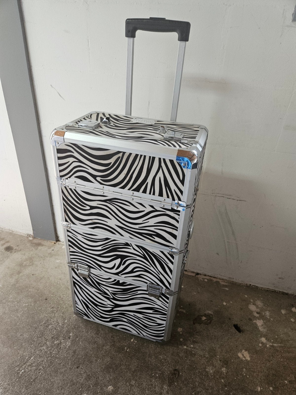 Complete nagelkoffer met toebehoren en veel kleurtjes, Ophalen, Gebruikt