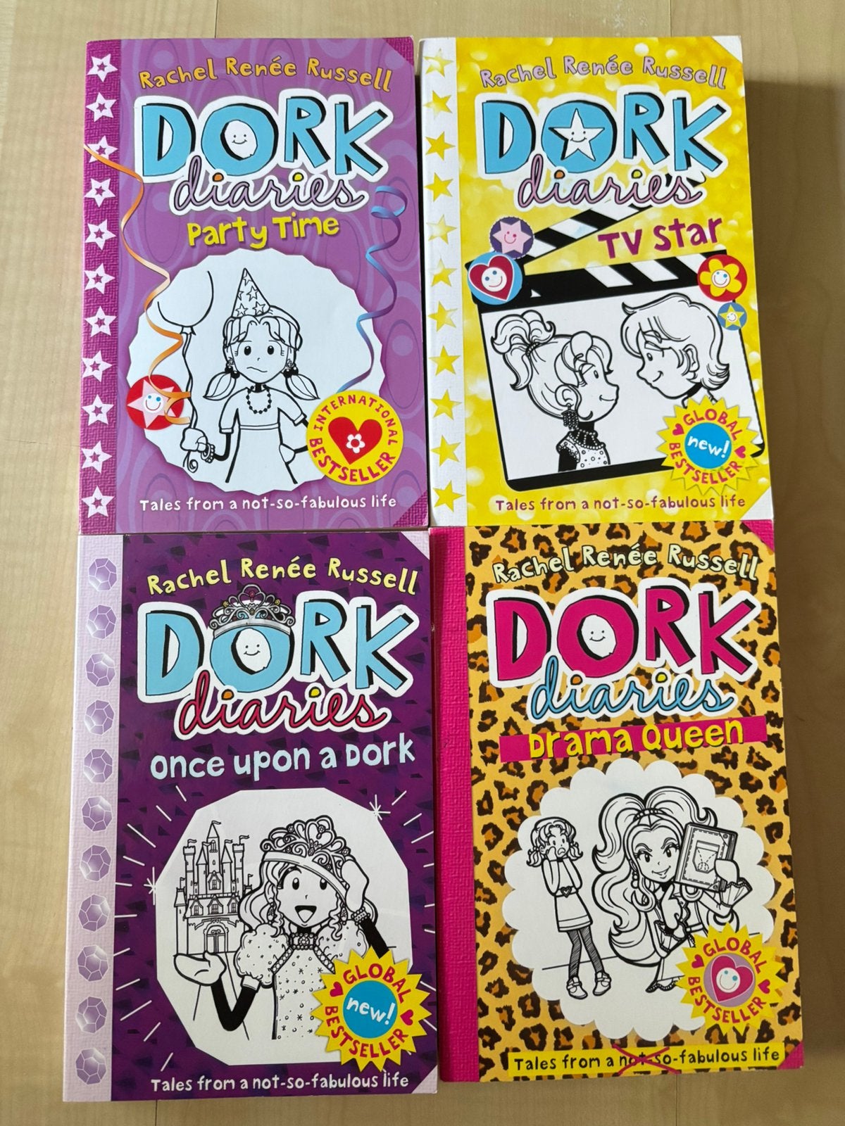 Dork Diaries set of 4 (Engels talig/English), Ophalen of Verzenden, Zo goed als nieuw, Verhalen