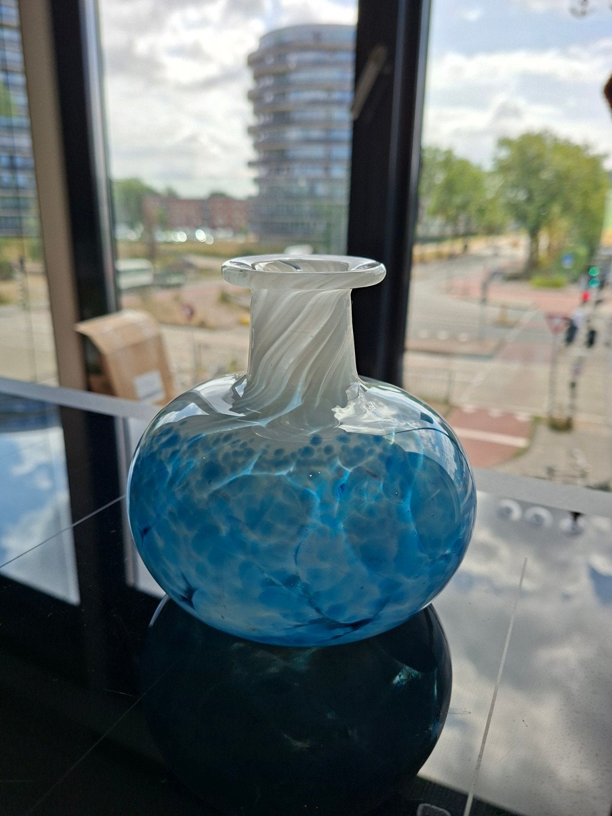 Vintage mondgeblazen vaas, Murano stijl, blauw/wit, Ophalen of Verzenden