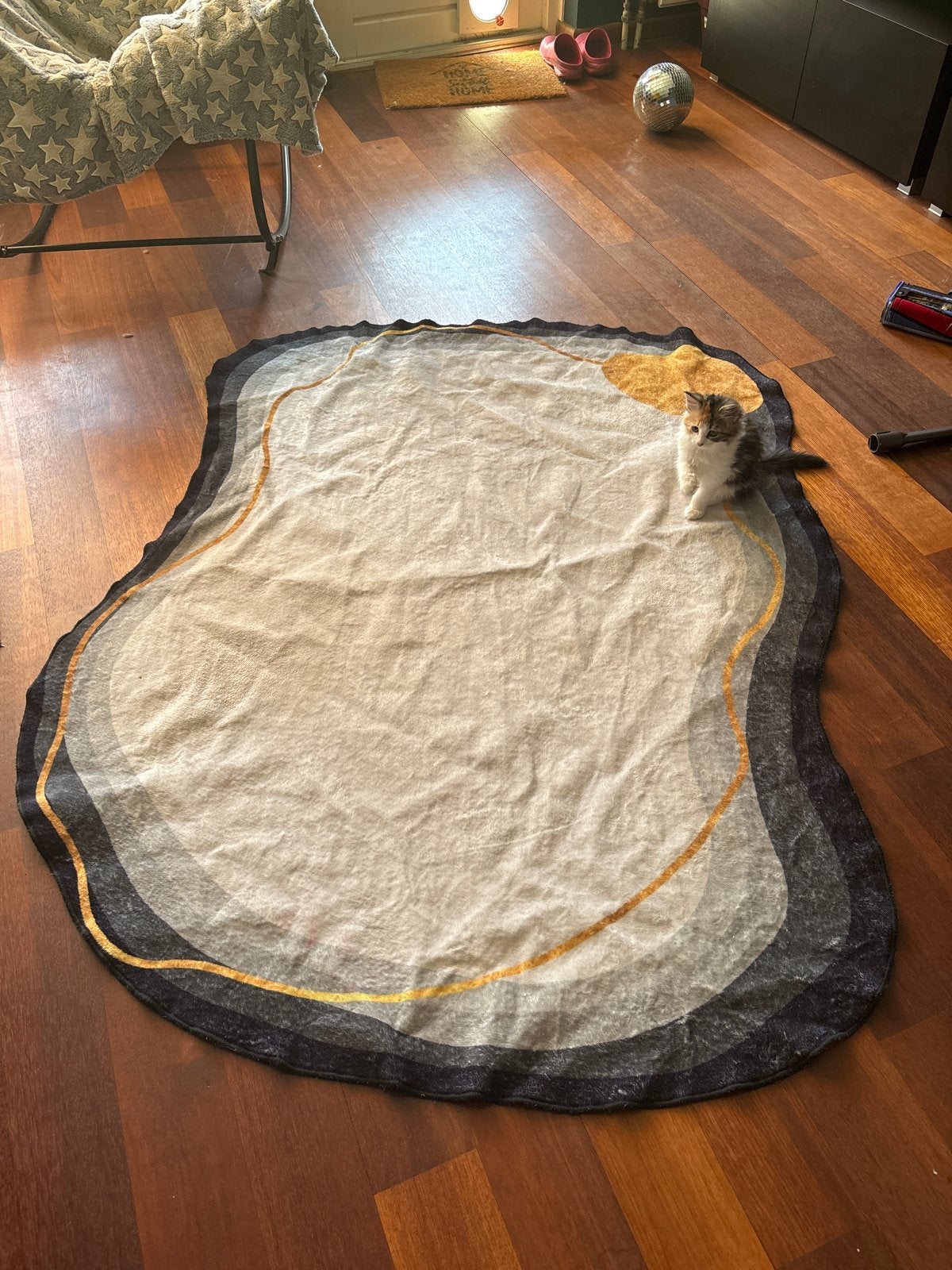 Modern Vloerkleed met Organische Vorm en Goudaccenten, Ophalen, 100 tot 150 cm, Zo goed als nieuw, 150 tot 200 cm
