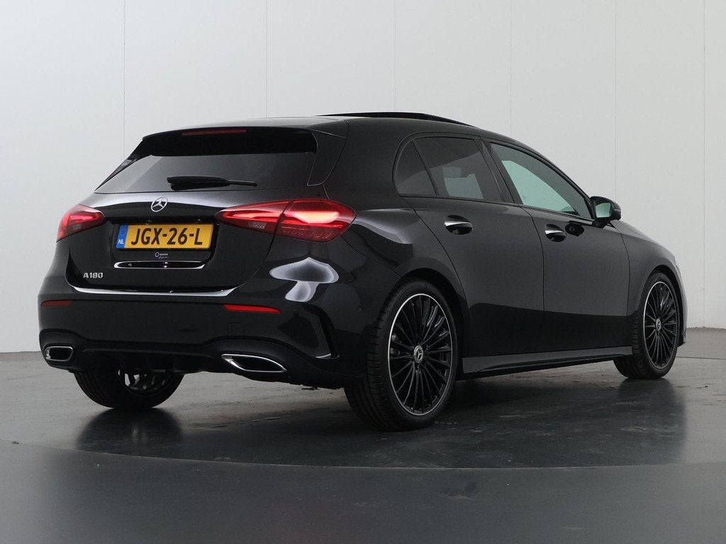 Mercedes-Benz A-klasse 180 Business Solution AMG | Panoramas, Auto's, Mercedes-Benz, 136 pk, 4 cilinders, Zwart, Origineel Nederlands
