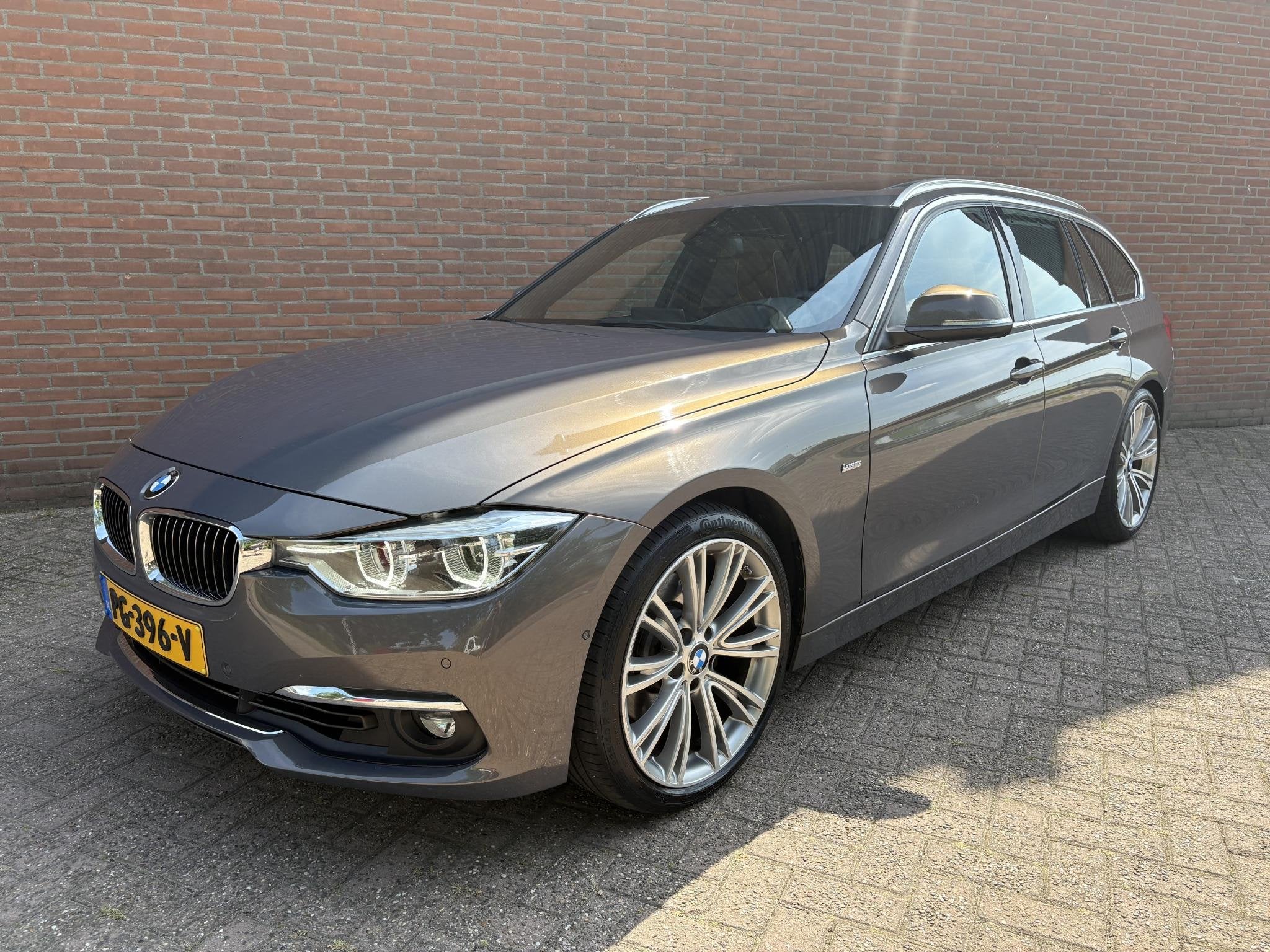 BMW 3-serie Touring 330i Luxury High Executive “Individual, Auto's, Automaat, Achterwielaandrijving, Euro 6, 4 cilinders