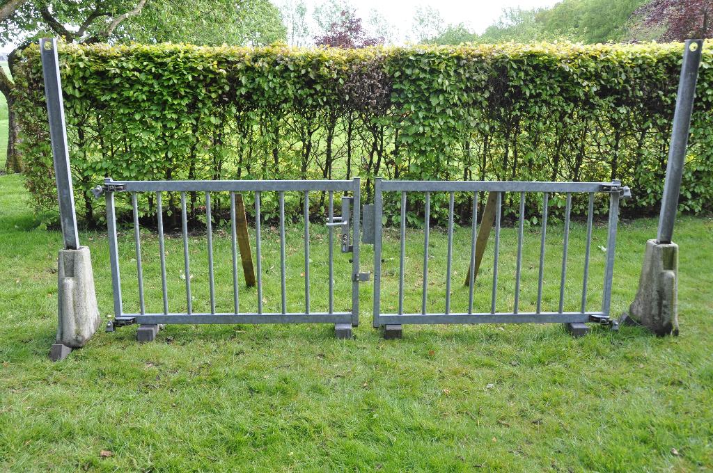 Gegalvaniseerd hekwerk met dubbele  poort., Tuin en Terras, Tuinhekken en Hekwerk, Ophalen, Gebruikt, IJzer, Spijlenhekwerk